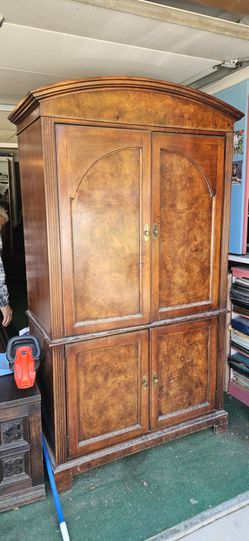 Authentic HEKMAN Burl Wood Armoire / Media Cabinet / Bar Station
