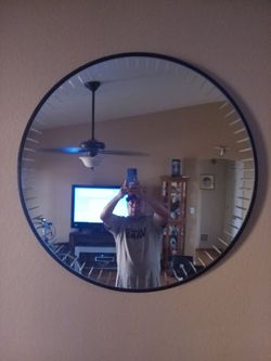 Round mirror