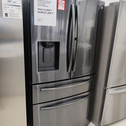 New Samsung - 22.6 cu. ft. 4-Door French Door Counter Depth Smart Refrigerator with FlexZone Drawer 