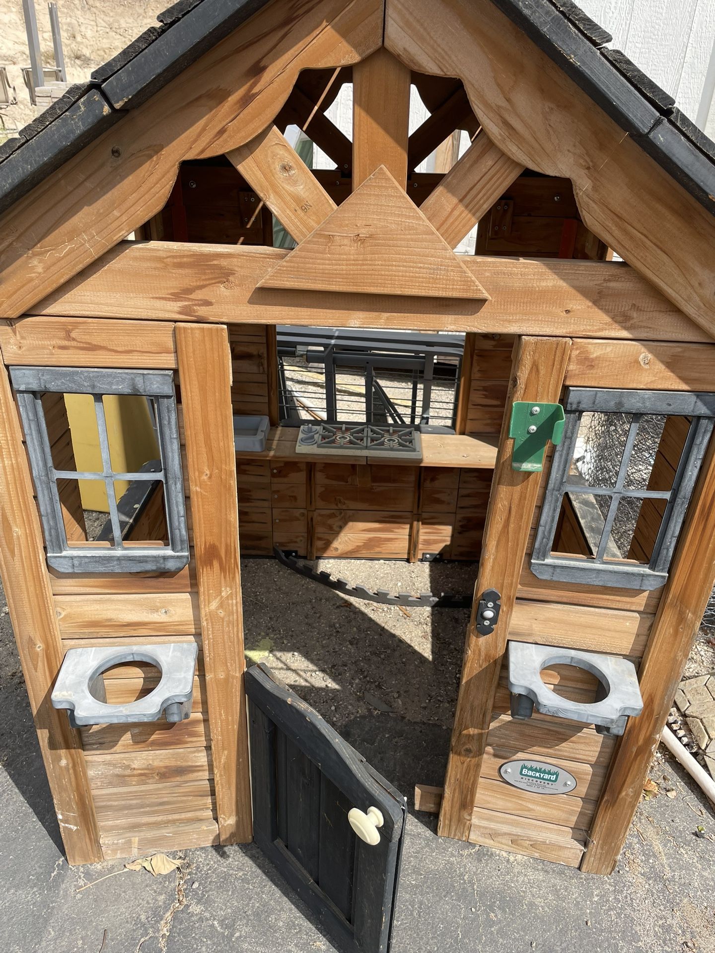 Children’s Back Yard Discovery Wood Playhouse