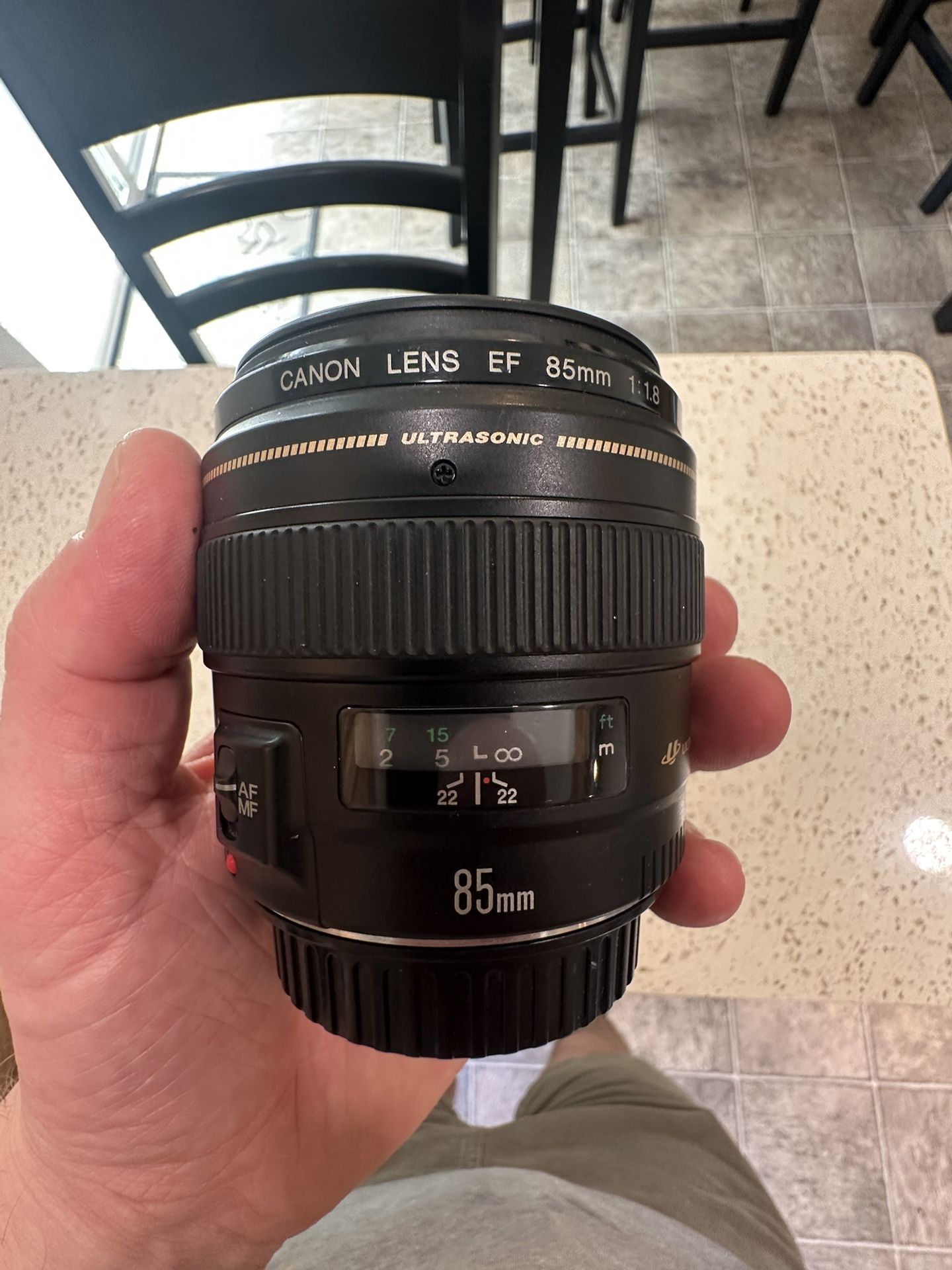 Canon EF 85mm 1.8