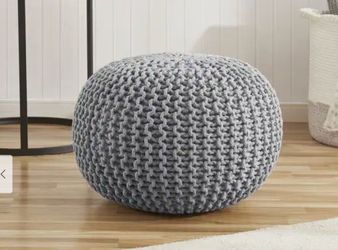 Round Pouf