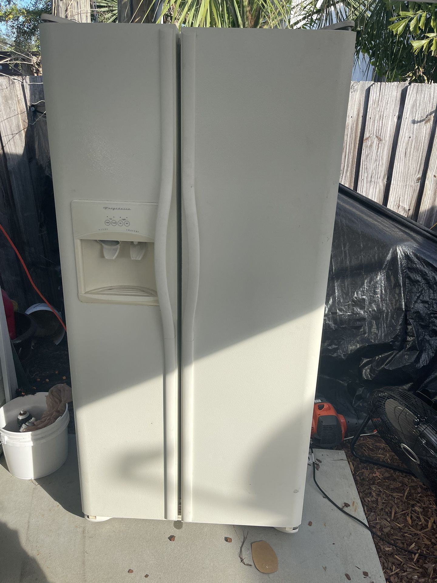 Frigidaire Side By Side Refrigerator for Sale in Tampa, FL OfferUp