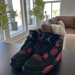 Jordan 4 Red thunder Size 8.5 