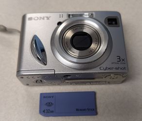 The Sony Cyber-Shot DSC-W5 5.1MP Digital Camera memory card & manual
