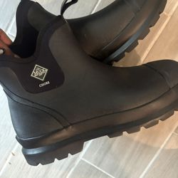 Sz 10 Muck Boots