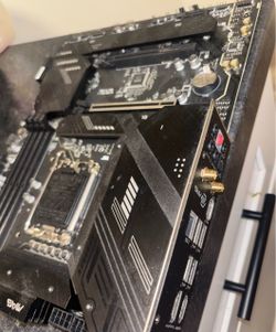 Tomahawk Motherboard