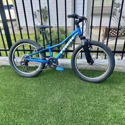 TREK PRECALIBER KIDS MOUNTAIN BIKE 20” Wheels 