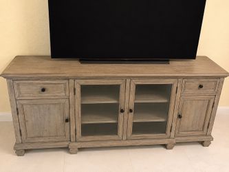 Havertys TV Console/Entertainment Center/Dovetail Grey
