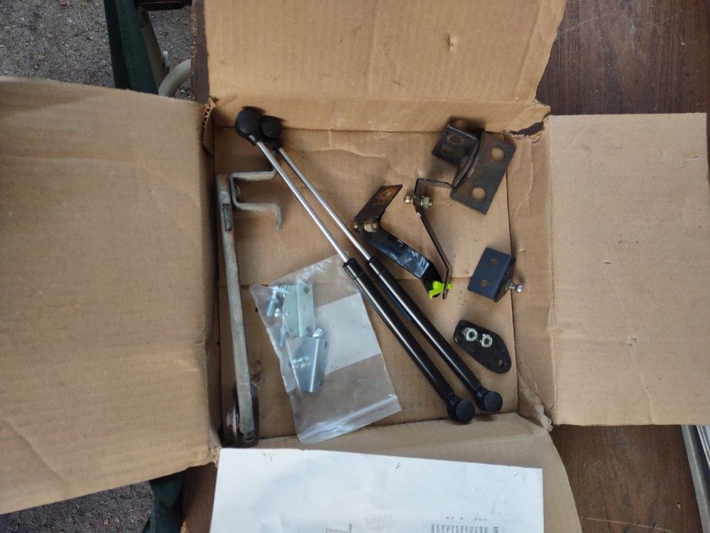 Hydraulic Hood Supports - Early Bronco