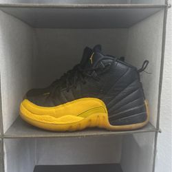 Jordan 12 Unv Gold Size 6