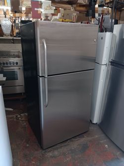 GE top freezer refrigerator 33-inch