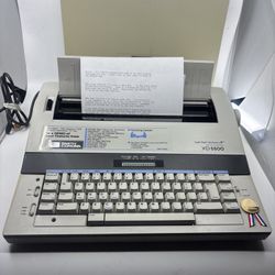 VINTAGE Smith Corona XD 5500 Electronic Typewriter - Spell Right Dictionary -Pro