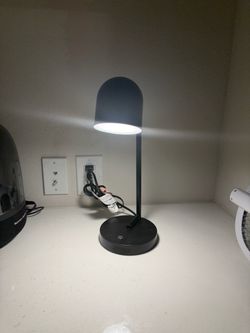 Desk lamp