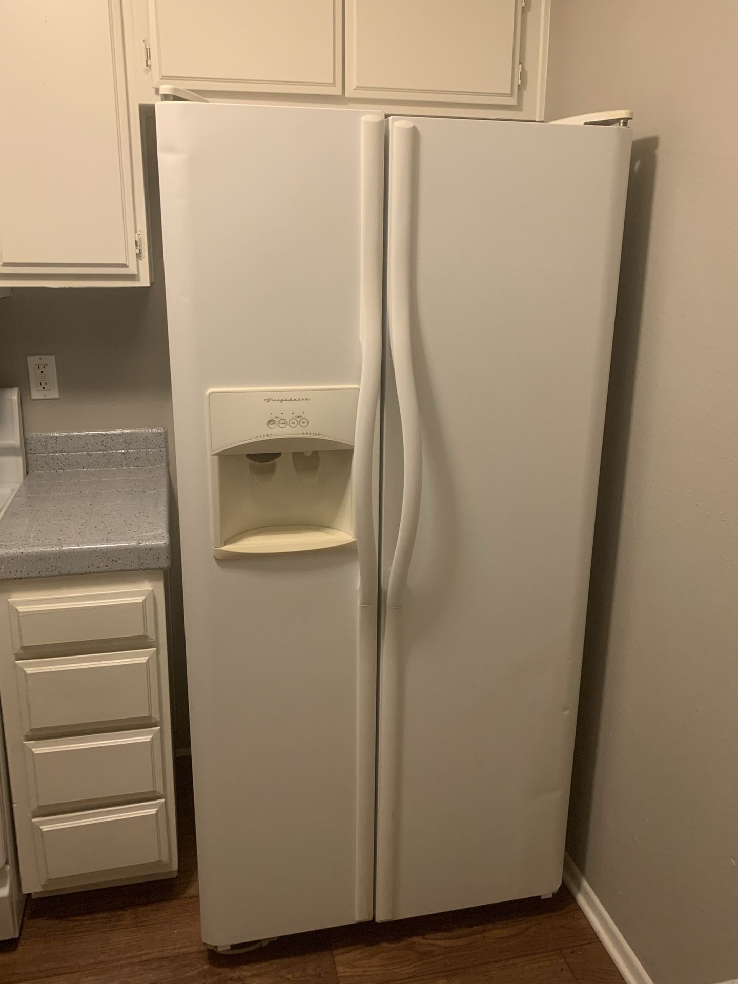 Fridgidaire White Fridge Freezer