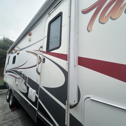 2011 Pacific Coachworks Tango 2 Power Slides