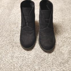 David Aaron Black Ankle Wedge Boots 10