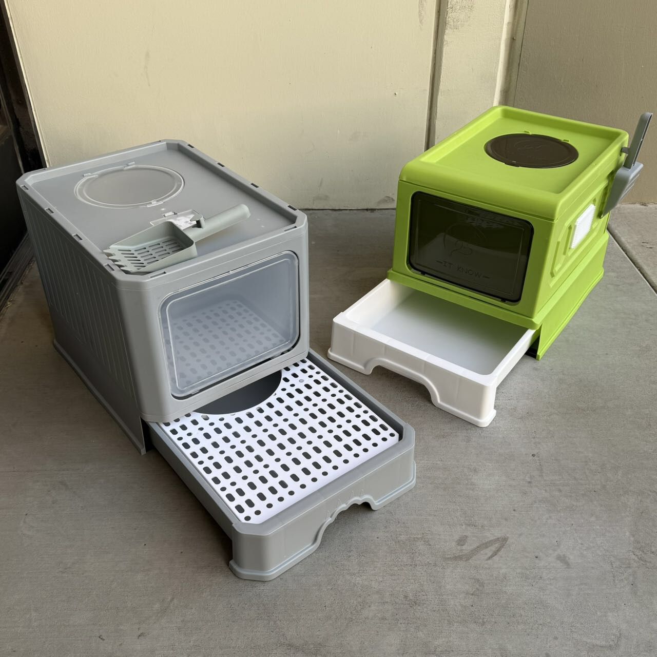 NEW $25 Each Cat Litter Box with Scoop Front Entry and Top Exit for Large Adult Cats Or Kitten Up to 13 lbs 