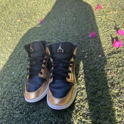 Gold Air Nike Jordan’s 