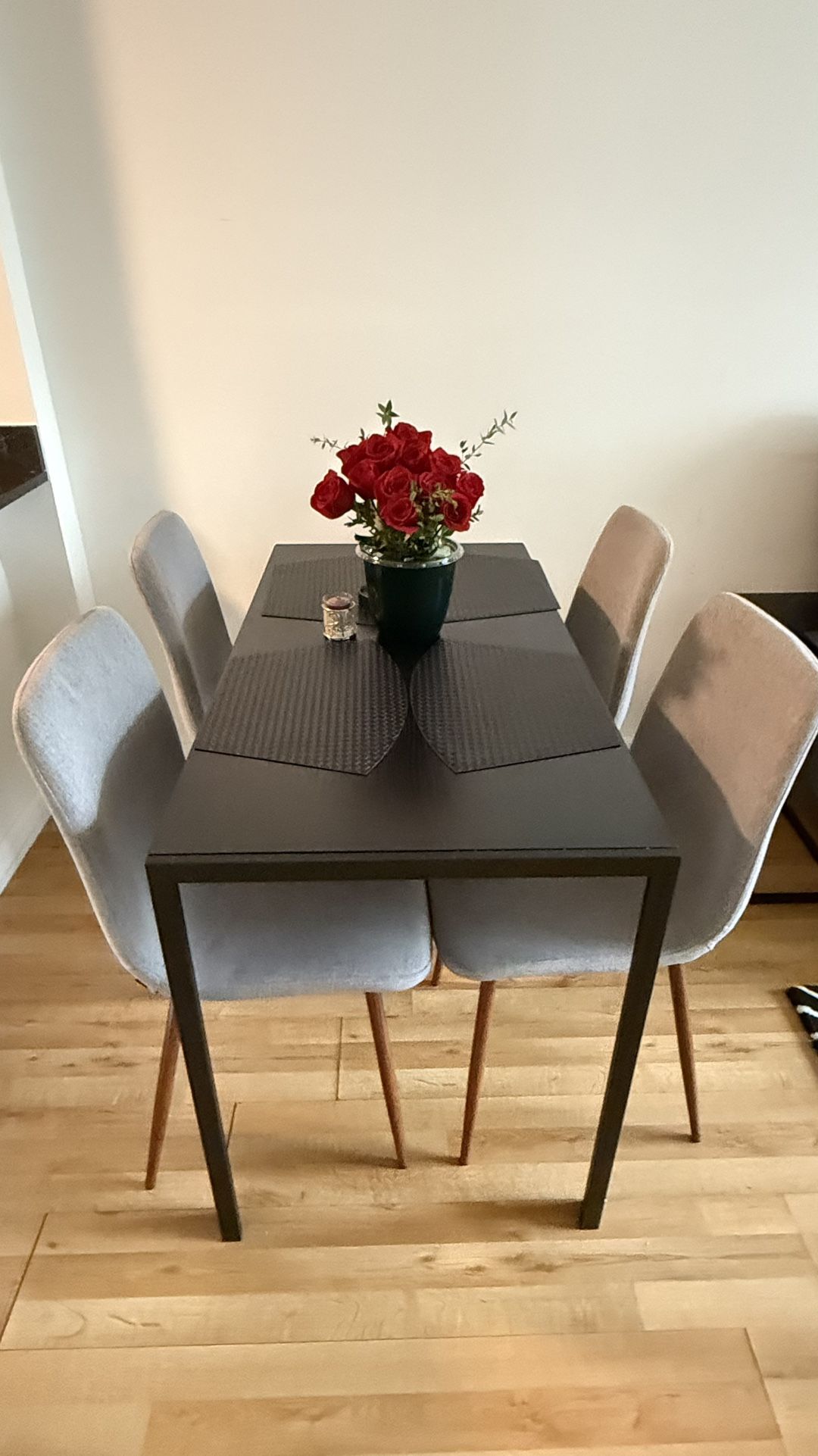 Dinning Table With Chairs! $300 Or Best Offer