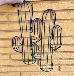 Metal Wire Cactus Wall Decor:17.25”H x 12”W