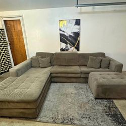 Gray 3-Seater Sectional Sofa with Ottoman