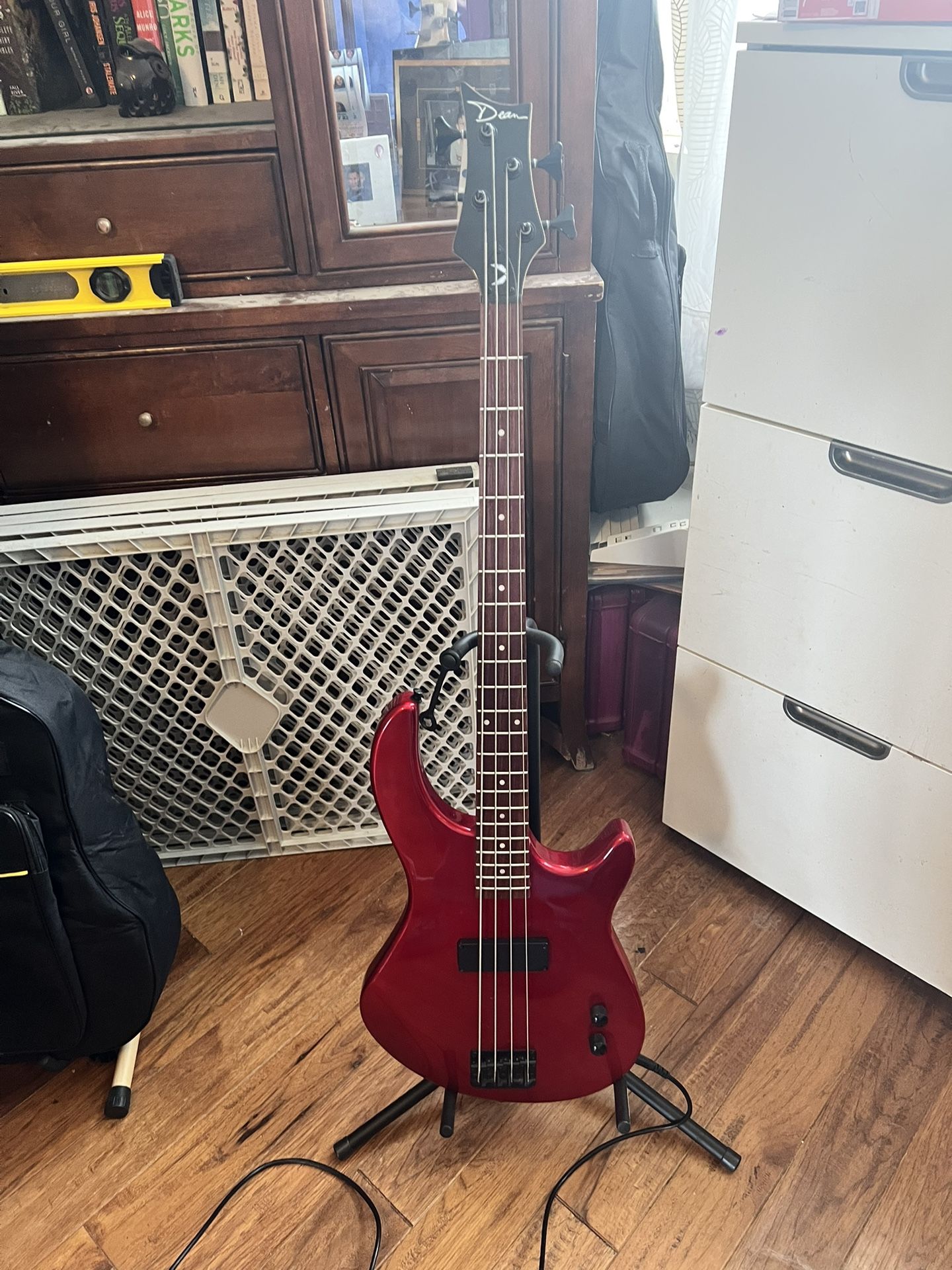 Dean Edge 09/ With Bassola 15 Amp