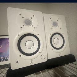 Yamaha HS4 Monitor Studio Monitor Speakers BRAND NEW IN BOX  