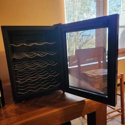 Koolatron 20 Bottle Red Wine Cooler