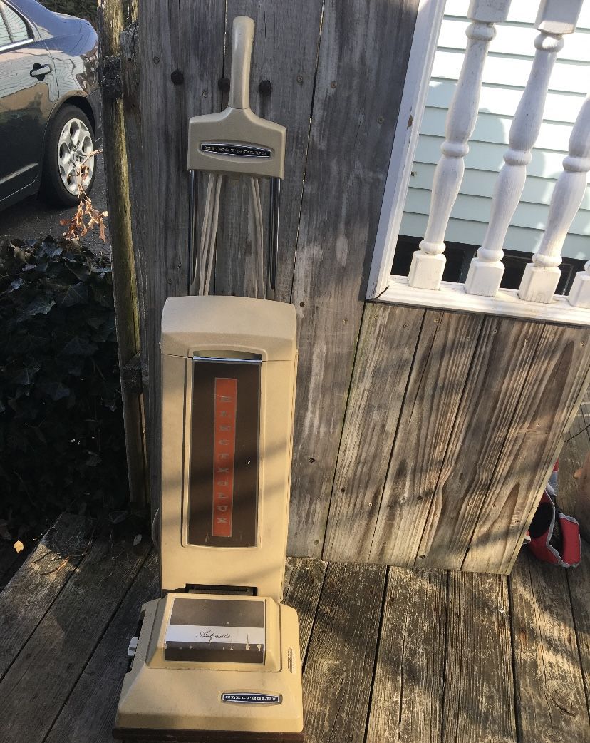 Vintage Electrolux 1451 Automatic Upright Vacuum Tan Clean Good Working Condition