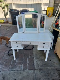 Beauty stand