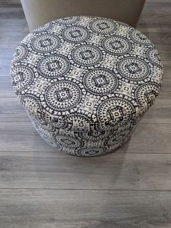 Round Upholstered Ottoman Black White Medallion