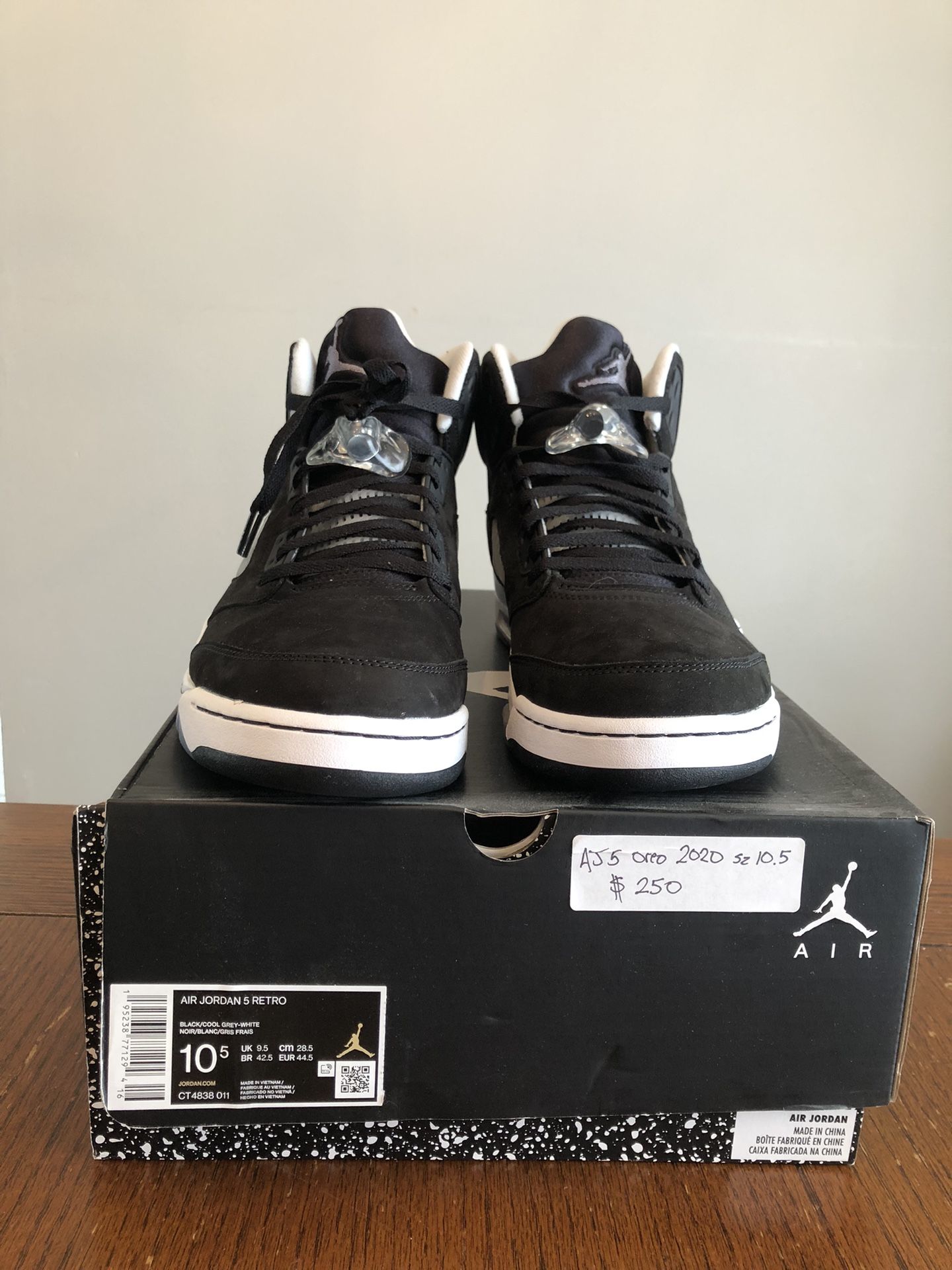 Deadstock Jordan Retro 5 Oreo size 10.5 2018 Release