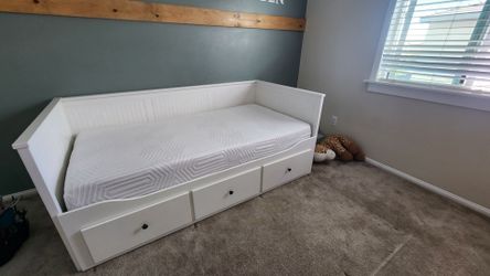 IKEA HEMNES Bed