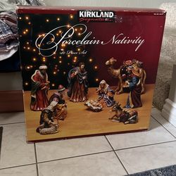 Porcelain Nativity (Nacimiento)