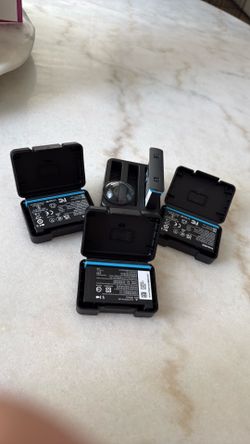 Insta360 X4 Batteries + Charger