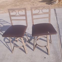 Set De 2 Sillas Altas Una Tiene Un Pequeño Rayon Pero Están Buenas