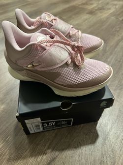 New Kid’s Under Armour D. Fox 1 Size: GS 3.5Y