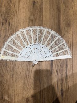 Vintage 90’s White Lace Folding Hand Fan