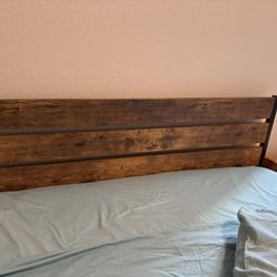Queen Mattress / Bed Frame Wood 