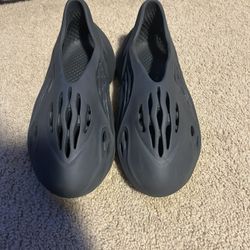 Yeezy Foam Rnnrs Carbon Size 10