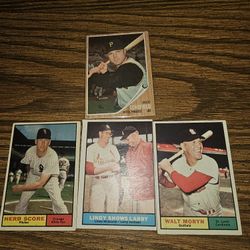 4 1961 And 62 Topps Baseball Cards 