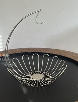 Heavy Duty Wire Fruit Bowl With Banana Hook Flower Design 