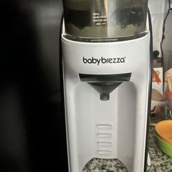 Baby Brezza formula Machine 