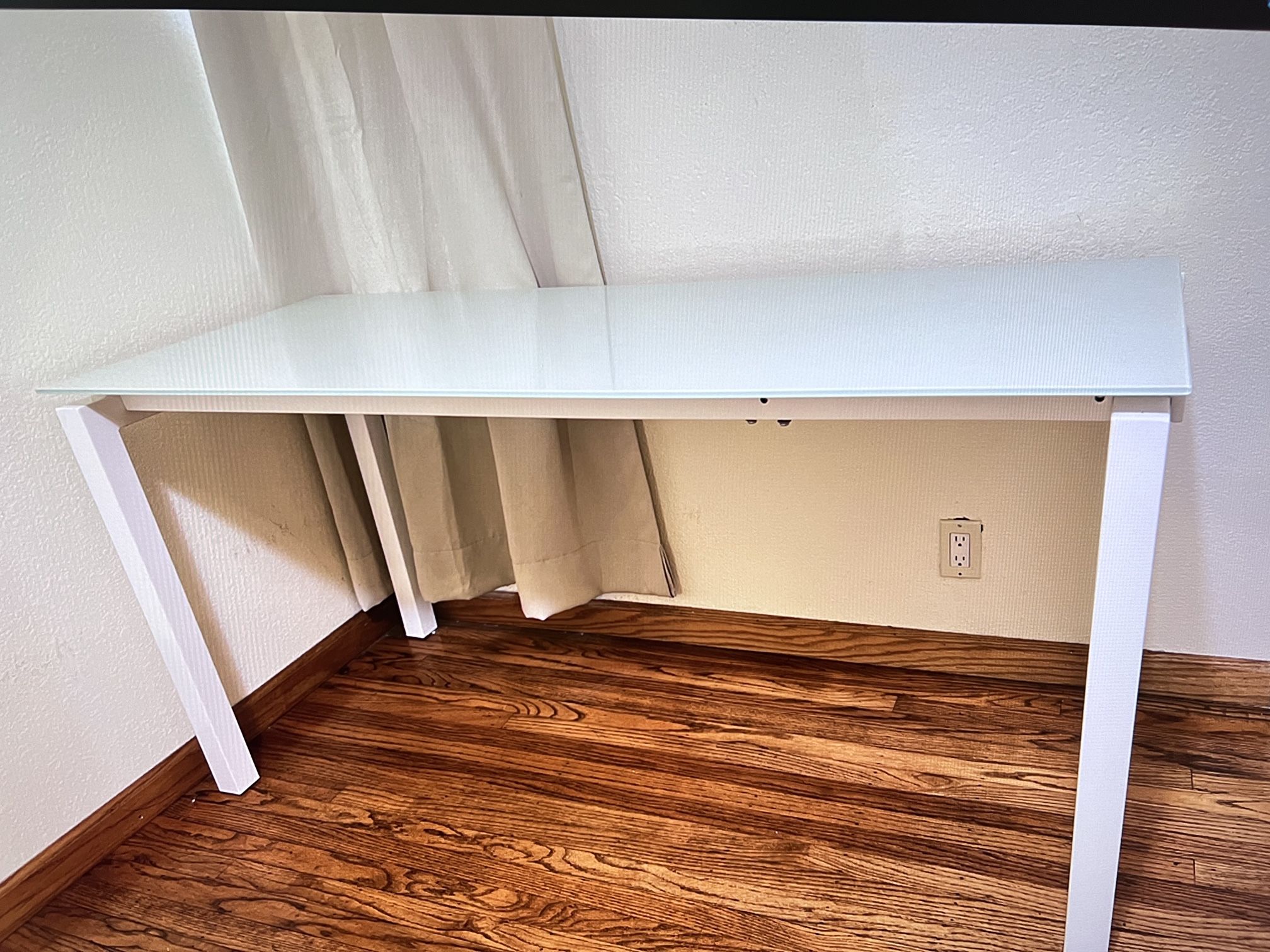 Contemporary Style Computer Desk