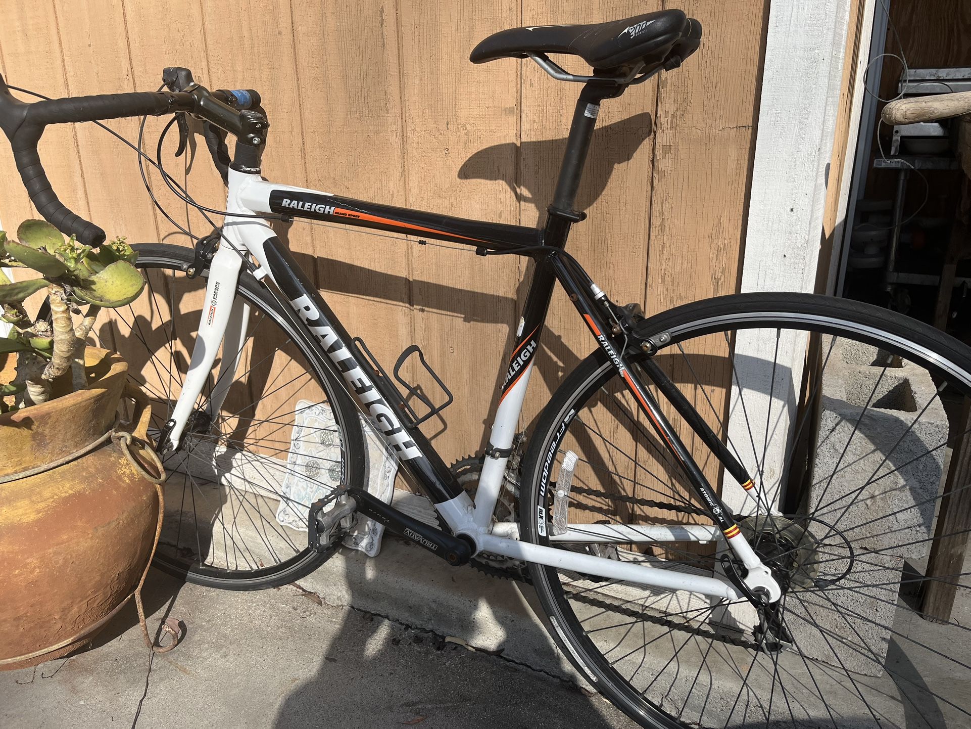 Raleigh Grand Sport Road Bike