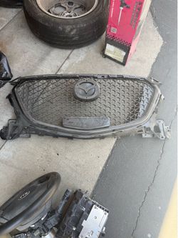 Mazda 3 front bumper grille