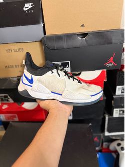 Nike PG 5 PlayStation White size 9 USED (Needs Cleaning)