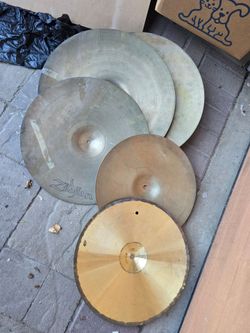 Vintage 5-Piece Vintage 5-Piece Drum Cymbal Lot (Various Sizes, No Name/Player Grade)
Description:
Selling a collection of 5 vintage unbranded cymbals