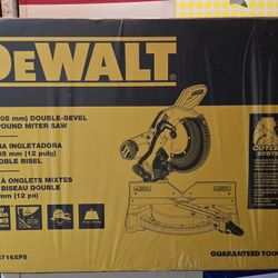 DEWALT 12-in 15-Amp Dual Bevel Compound Miter Saw. 